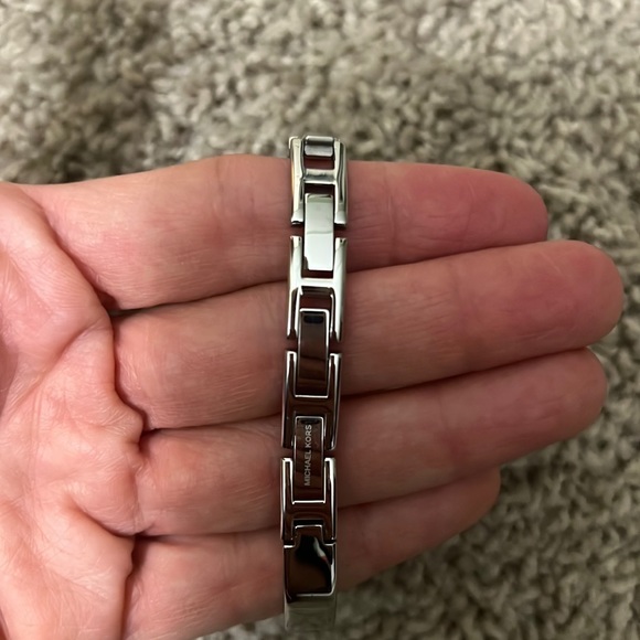 NWT MICHAEL KORS Watch- need batteries - Picture 5 of 7